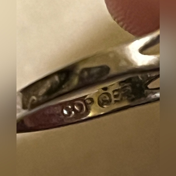 SILVER COLORED DOLPHIN RING. - Picture 7 of 8